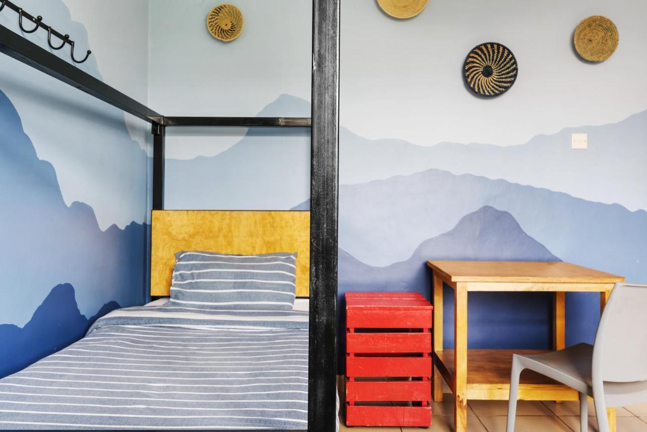 Bushpig Backpackers Hostel คัมพาลา ภายนอก รูปภาพ
