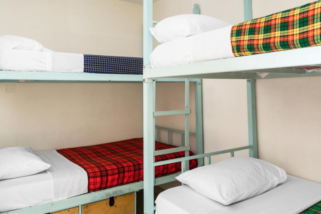 Bushpig Backpackers Hostel คัมพาลา ภายนอก รูปภาพ