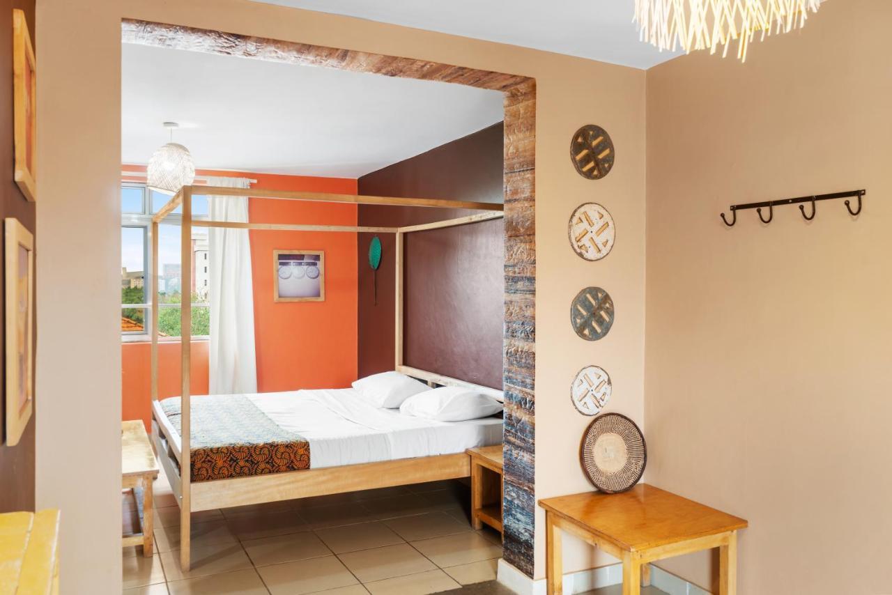 Bushpig Backpackers Hostel คัมพาลา ภายนอก รูปภาพ