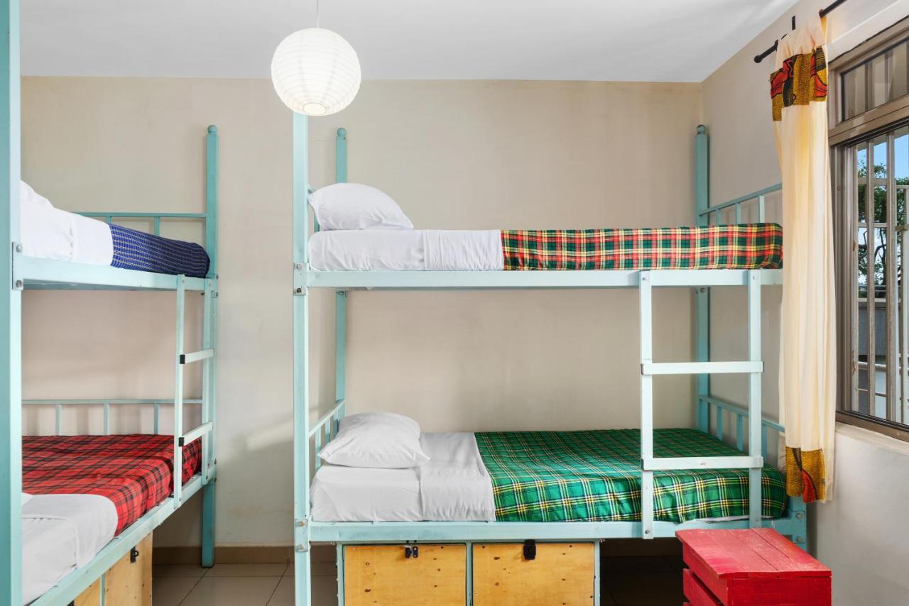 Bushpig Backpackers Hostel คัมพาลา ภายนอก รูปภาพ