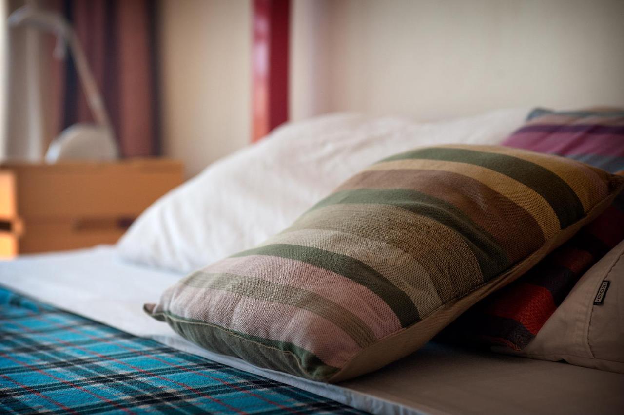 Bushpig Backpackers Hostel คัมพาลา ภายนอก รูปภาพ