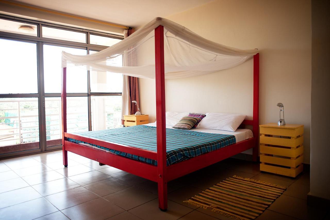 Bushpig Backpackers Hostel คัมพาลา ภายนอก รูปภาพ
