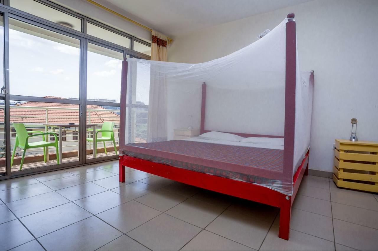 Bushpig Backpackers Hostel คัมพาลา ภายนอก รูปภาพ