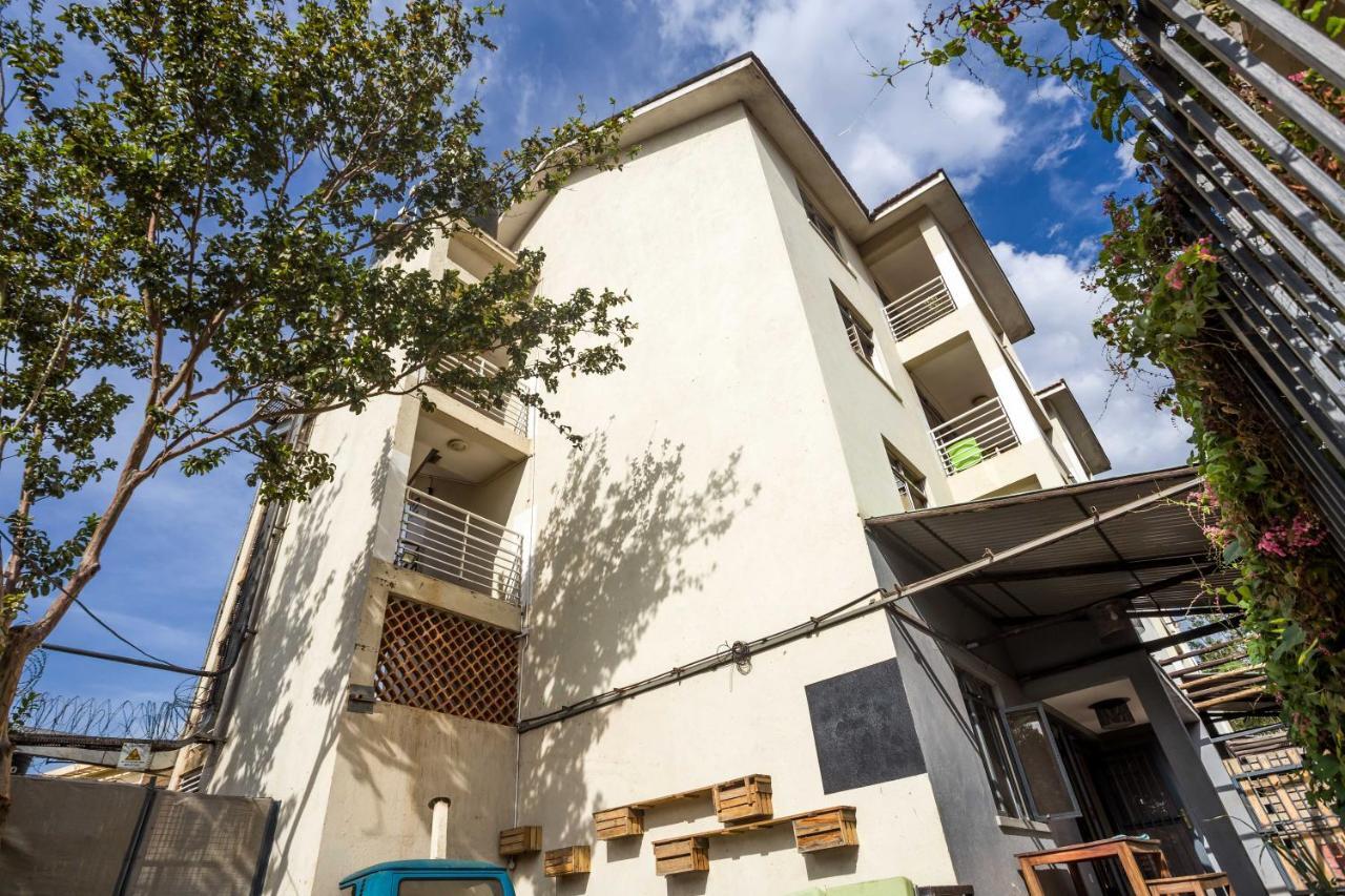 Bushpig Backpackers Hostel คัมพาลา ภายนอก รูปภาพ