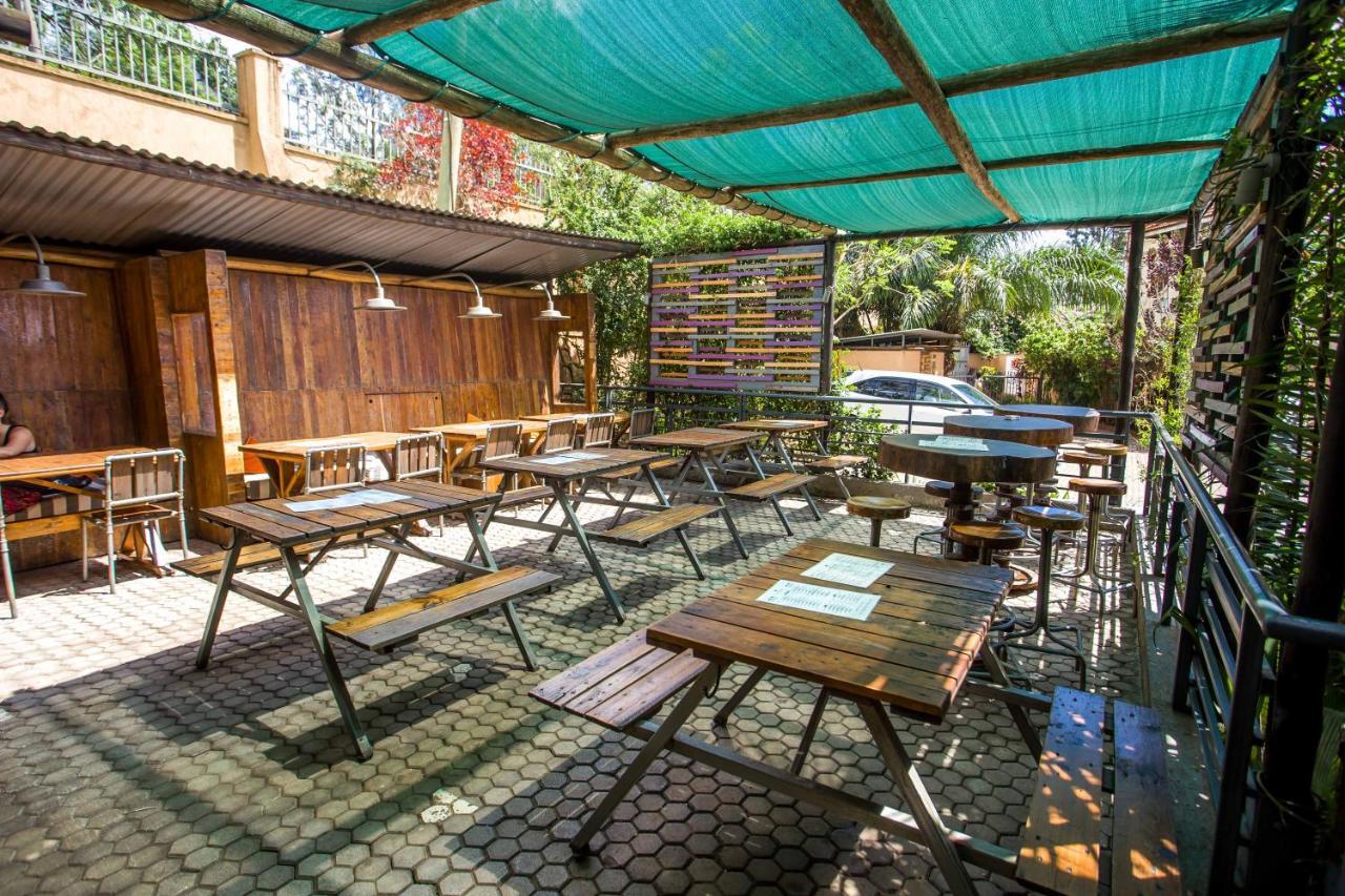 Bushpig Backpackers Hostel คัมพาลา ภายนอก รูปภาพ