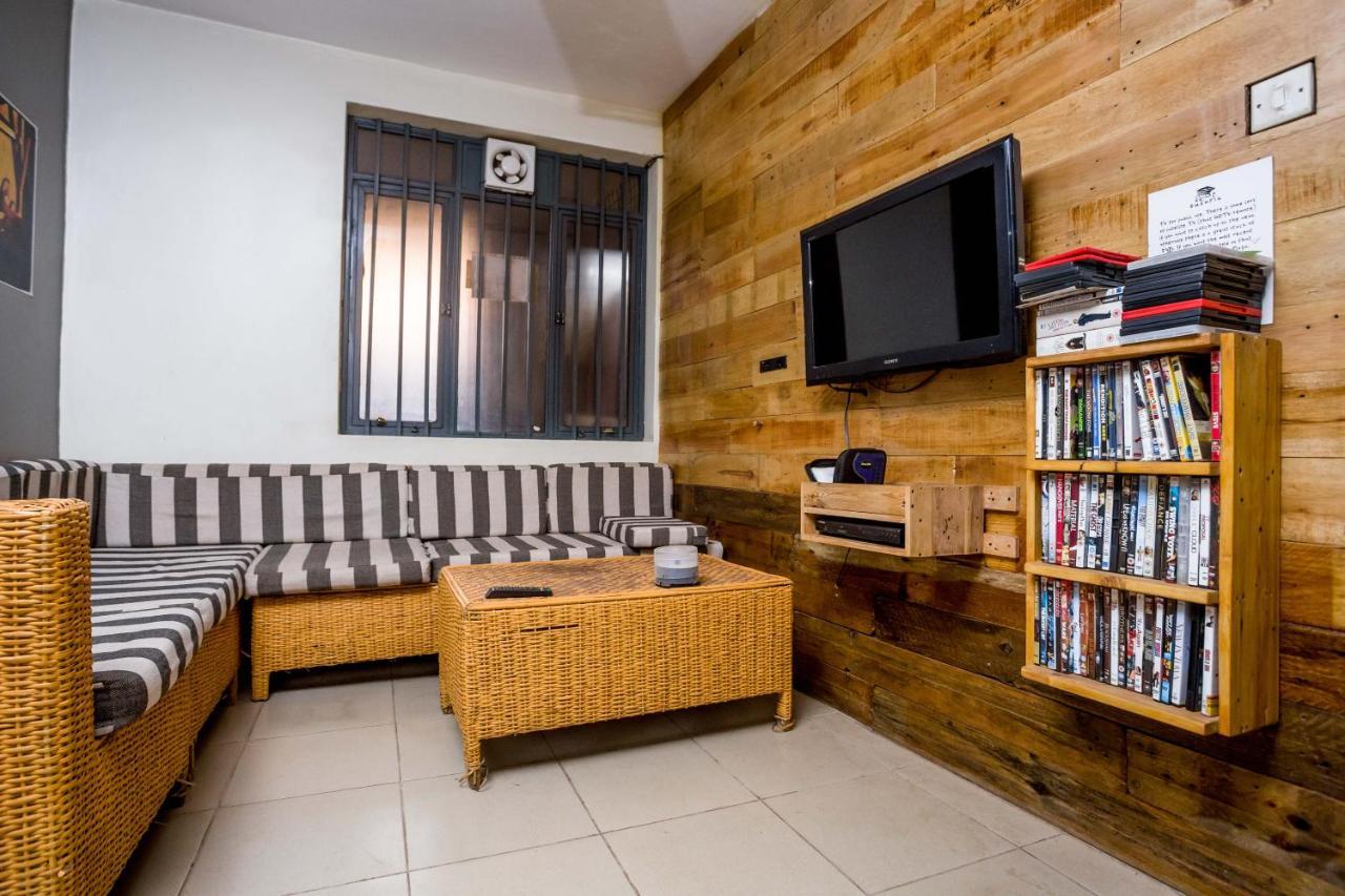 Bushpig Backpackers Hostel คัมพาลา ภายนอก รูปภาพ